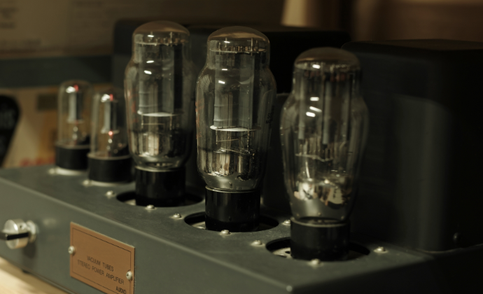 ギターアンプ用とオーディオアンプ用で、アンプの種類も異なる