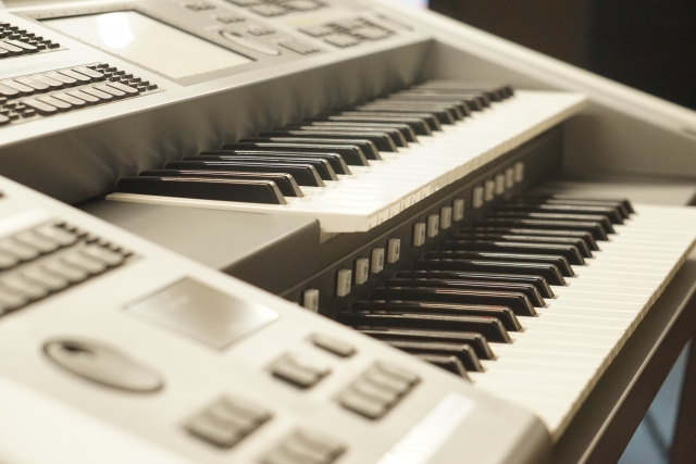 もう見分けられる！電子ピアノ、エレクトーン、シンセサイザー