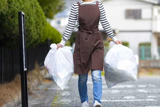 ゴミ袋に入れば可燃ゴミとして捨てられるの？安く布団を処分するには