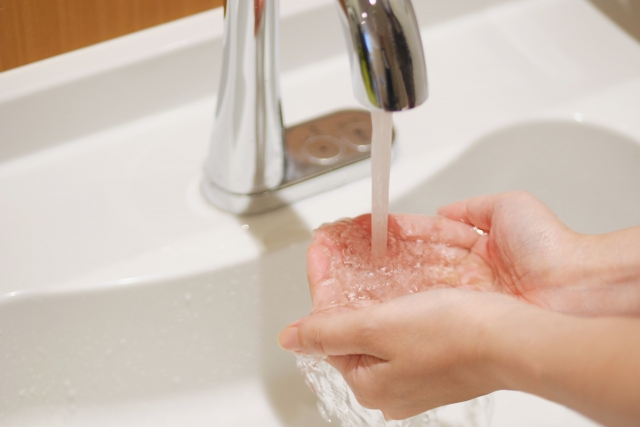 間違ったお手入れが宝石を傷つけているかも