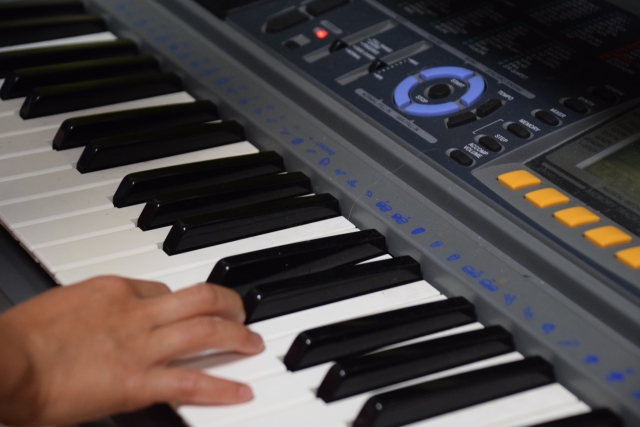 まずは型番をチェック！電子ピアノ買取の相場感