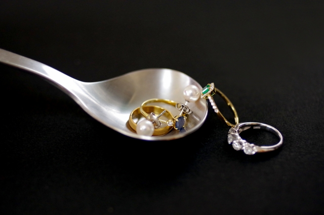 他店で色石の買取を断られた方へ