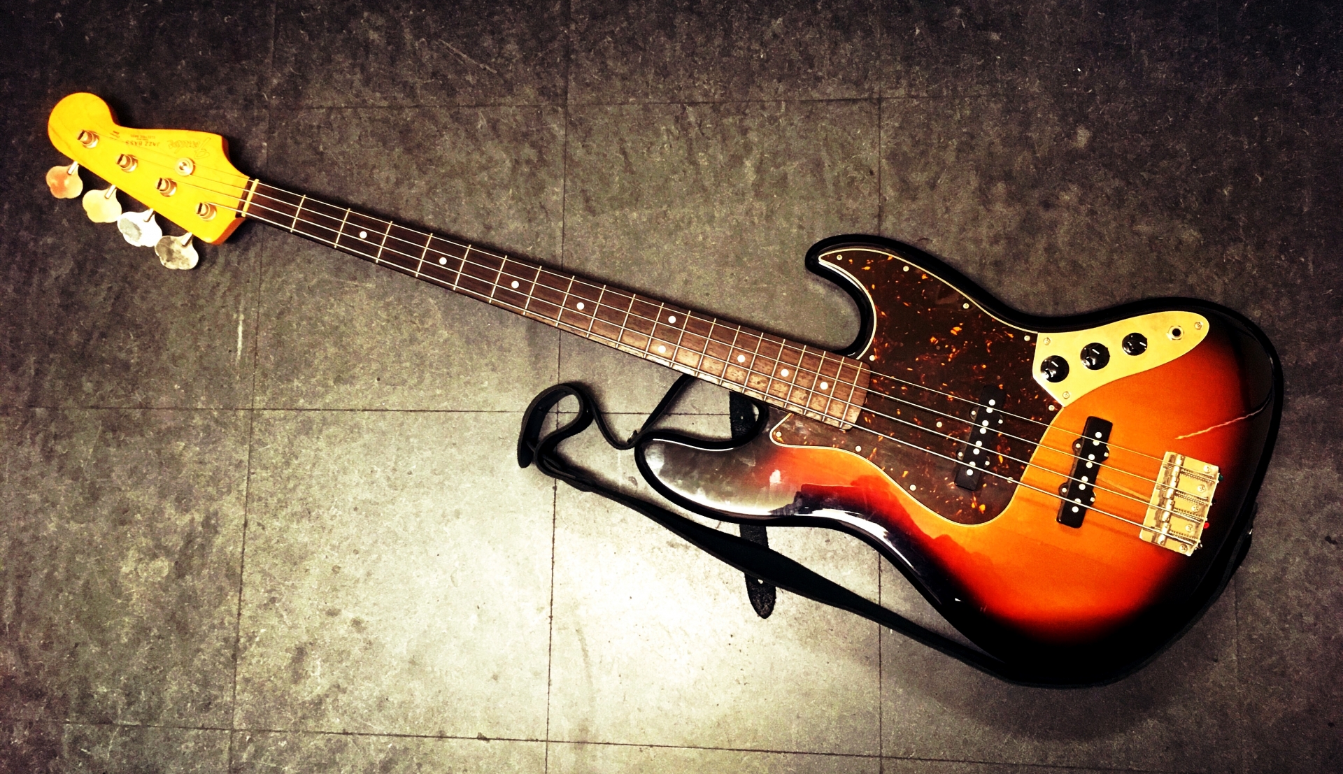 ベースはいくらで売れる？メーカー別買取相場解説