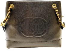 シャネル チェーンショルダー キャビアスキン