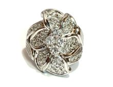 Pt900 メレダイヤモンド1.03ct 花モチーフリング