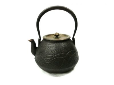 龍文堂鉄瓶（スズキ模様）